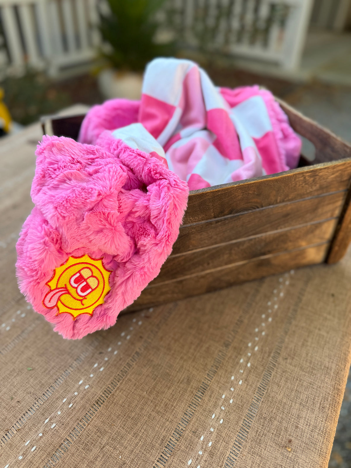 ☀️ Pink Checkered Minky Blanket – Smiley