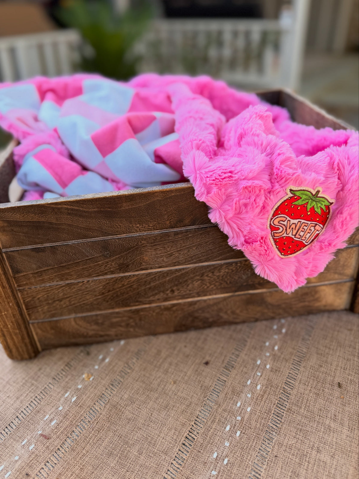 🍓 Pink Checkered Minky Blanket – Strawberry