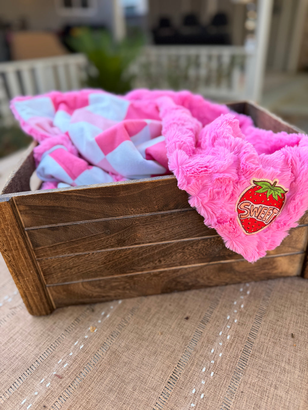 🍓 Pink Checkered Minky Blanket – Strawberry