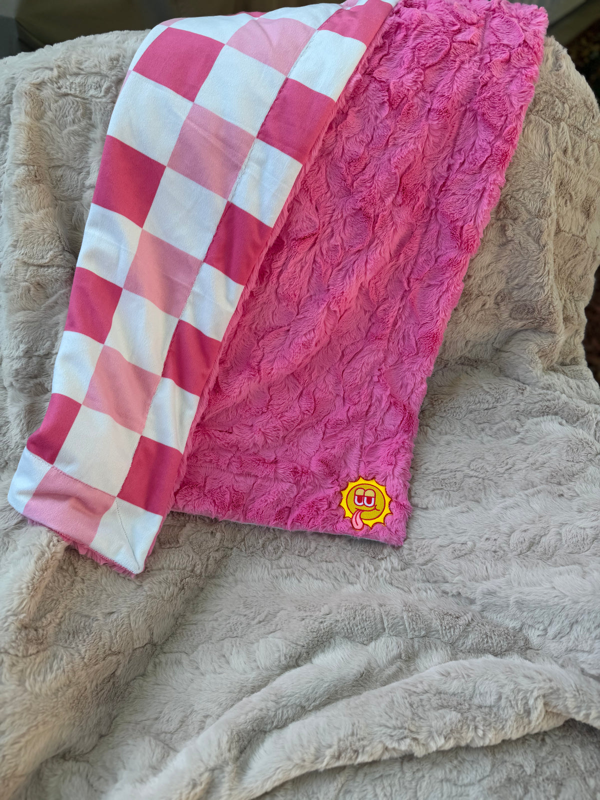 ☀️ Pink Checkered Minky Blanket – Smiley