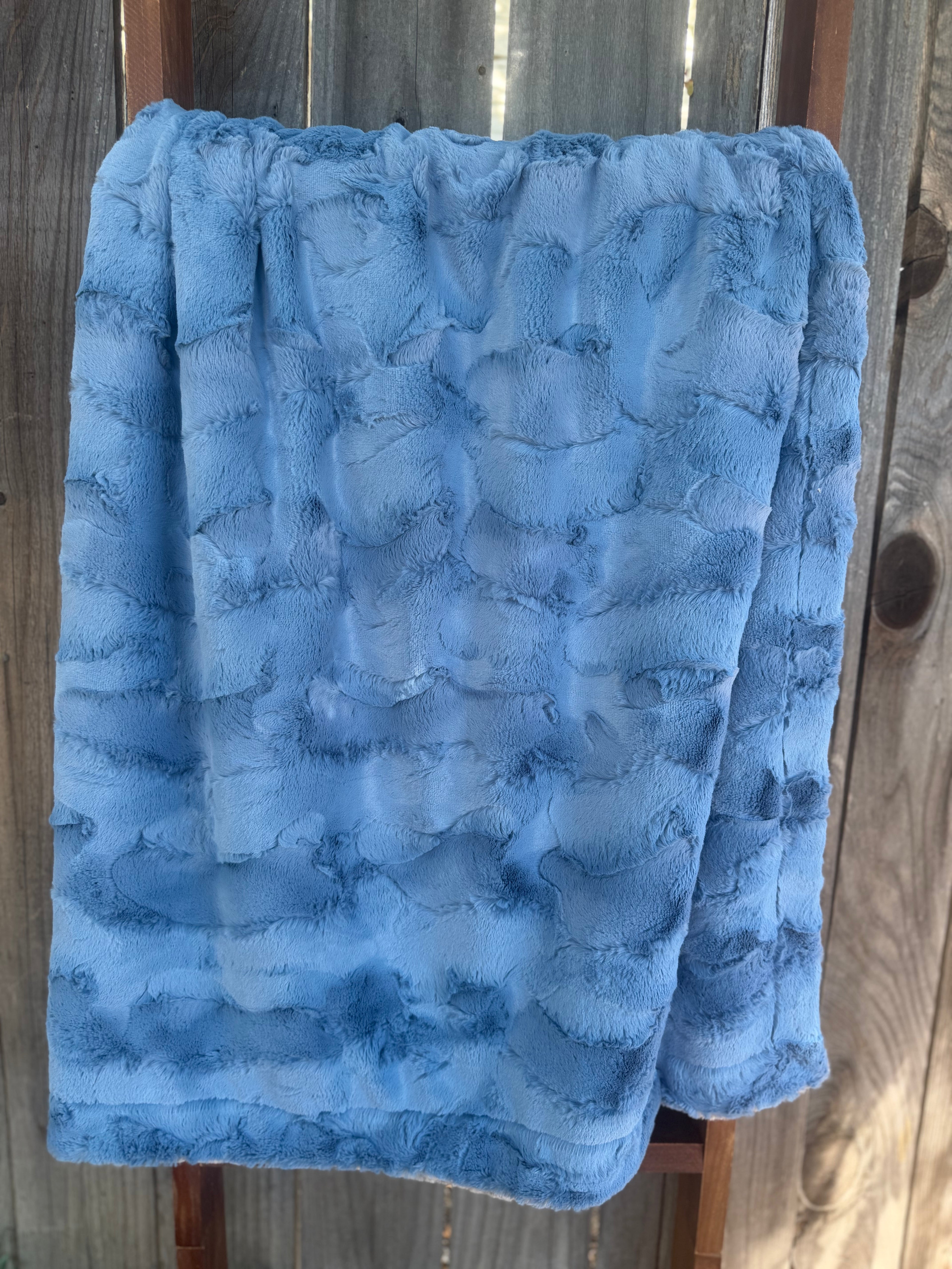 💙 Bluebell & Silver Fox Throw