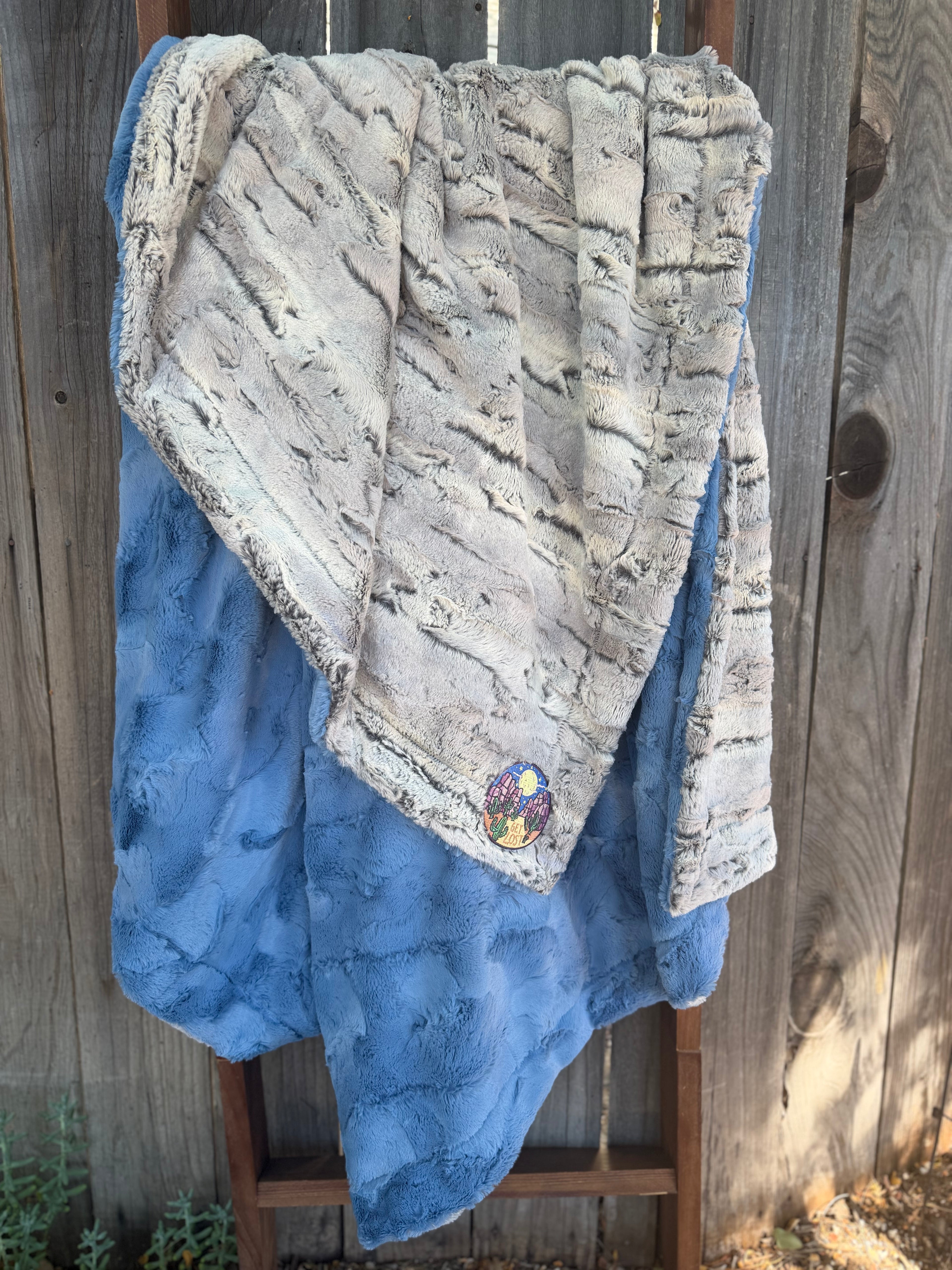 💙 Bluebell & Silver Fox Throw