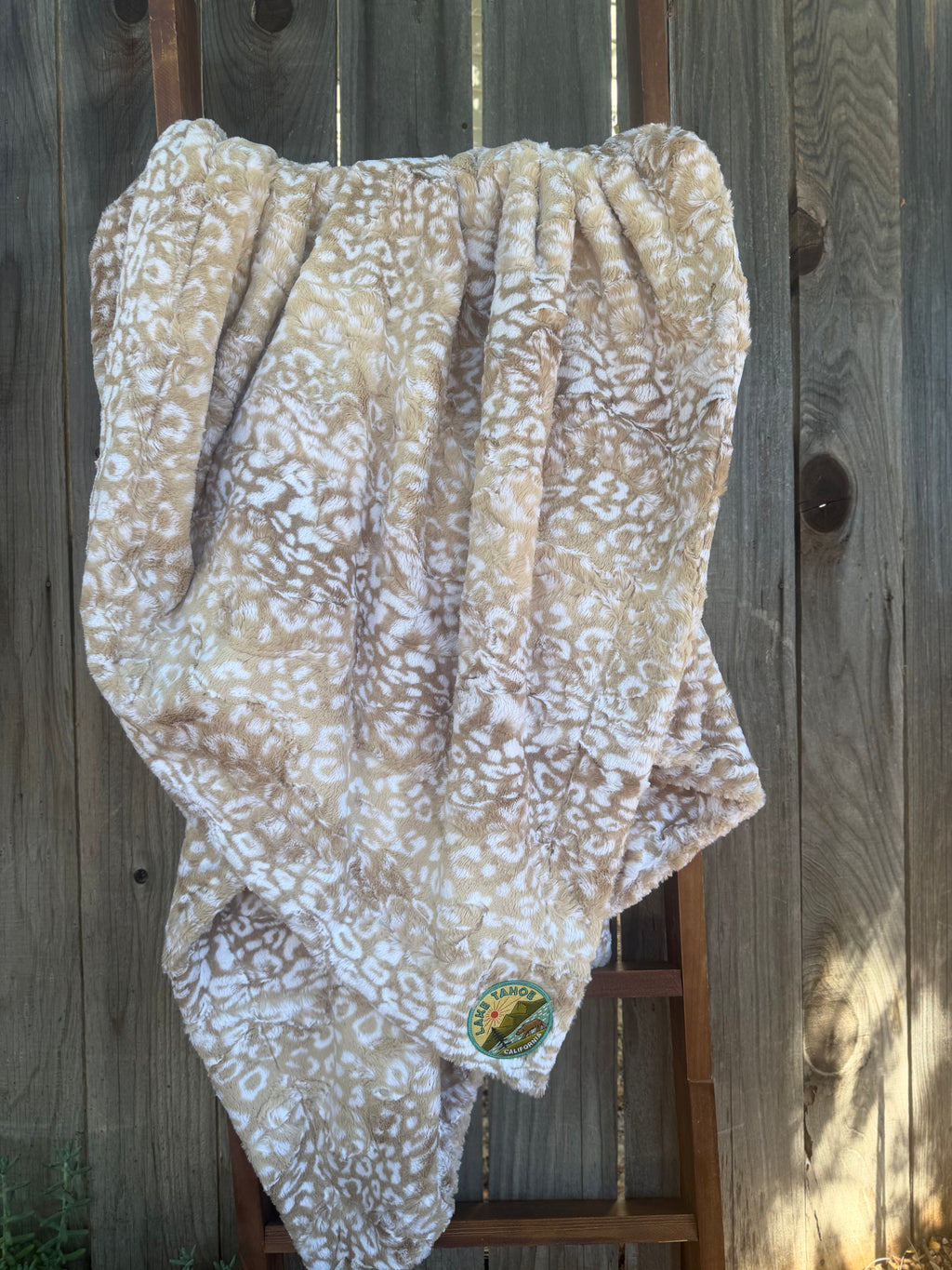 🏔️ Biscotti Ocelot Throw