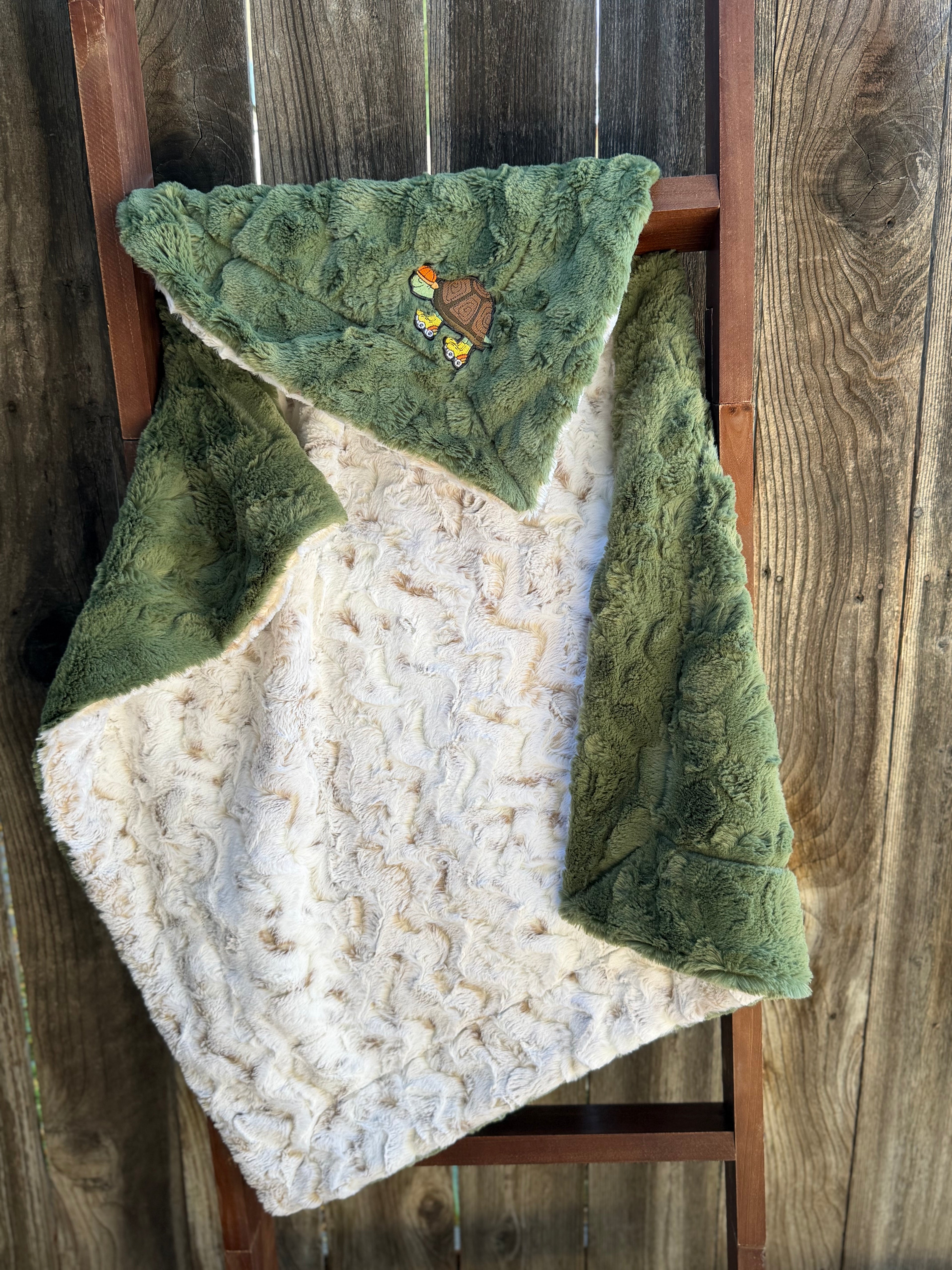 🐢 Rolling Turtle Minky Baby Blanket