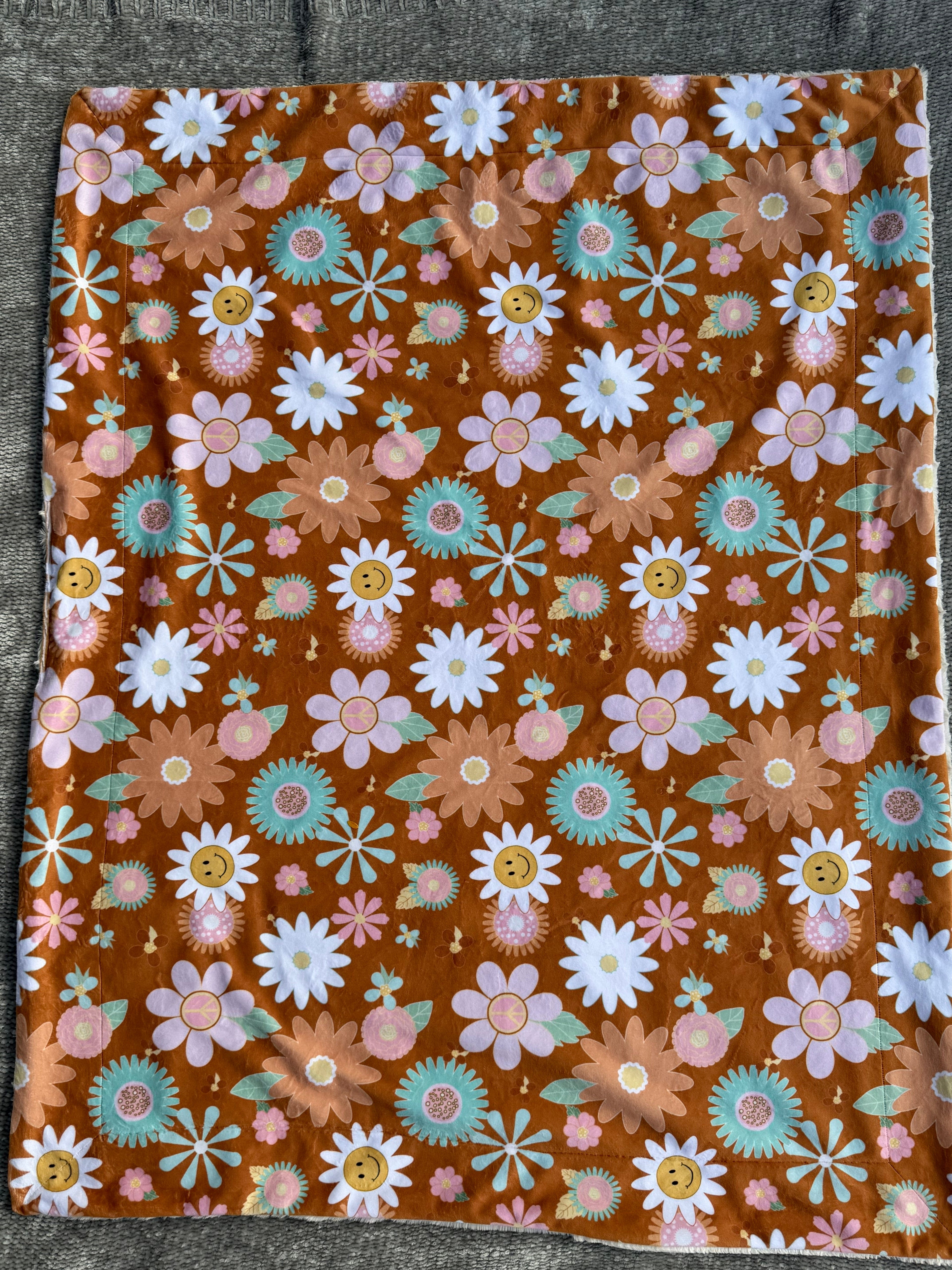 Groovy Daisy Minky Blanket (Toddler/Kid Size)