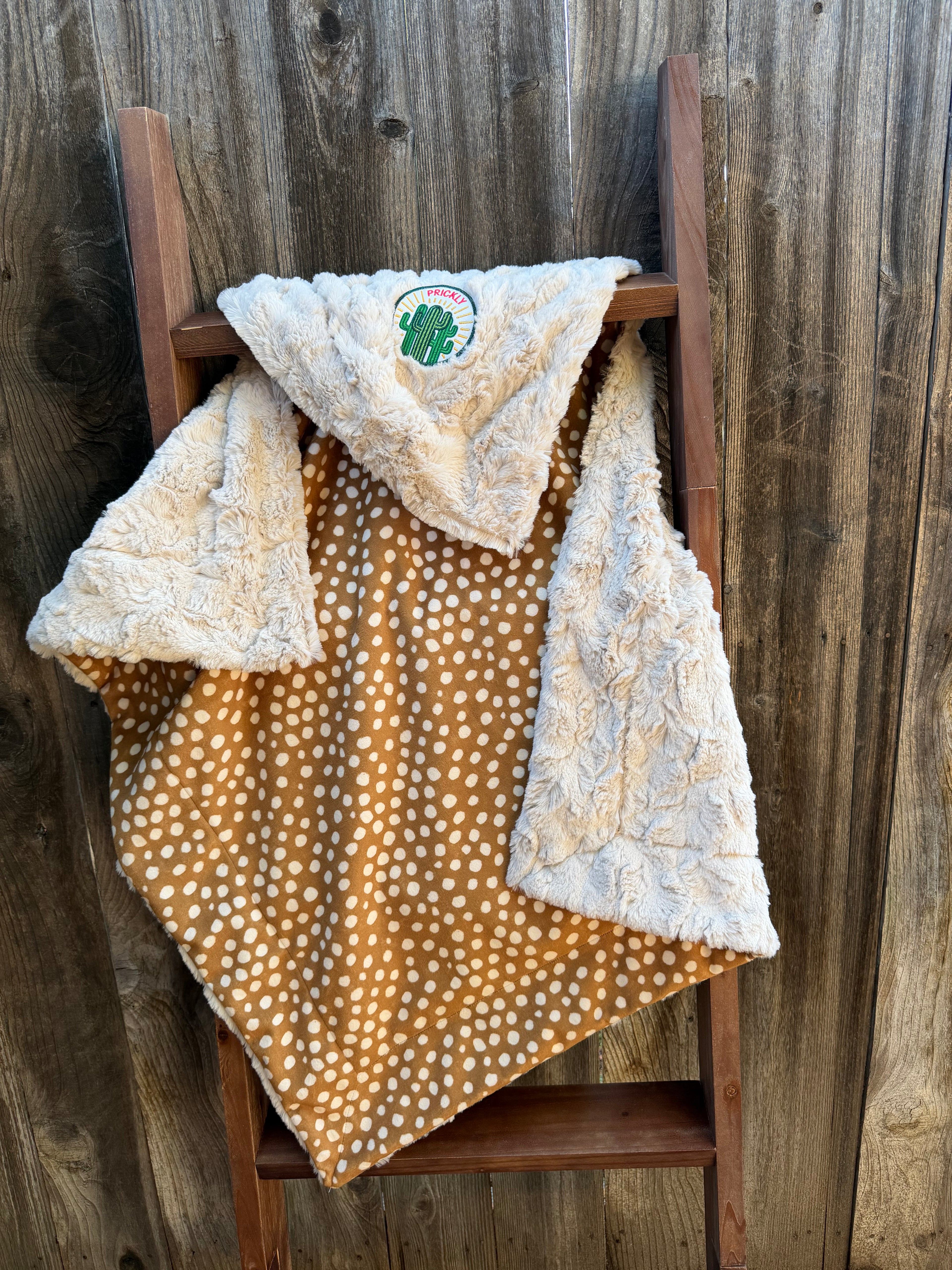 🌵 Prickly Fawn Minky Blanket – Tan