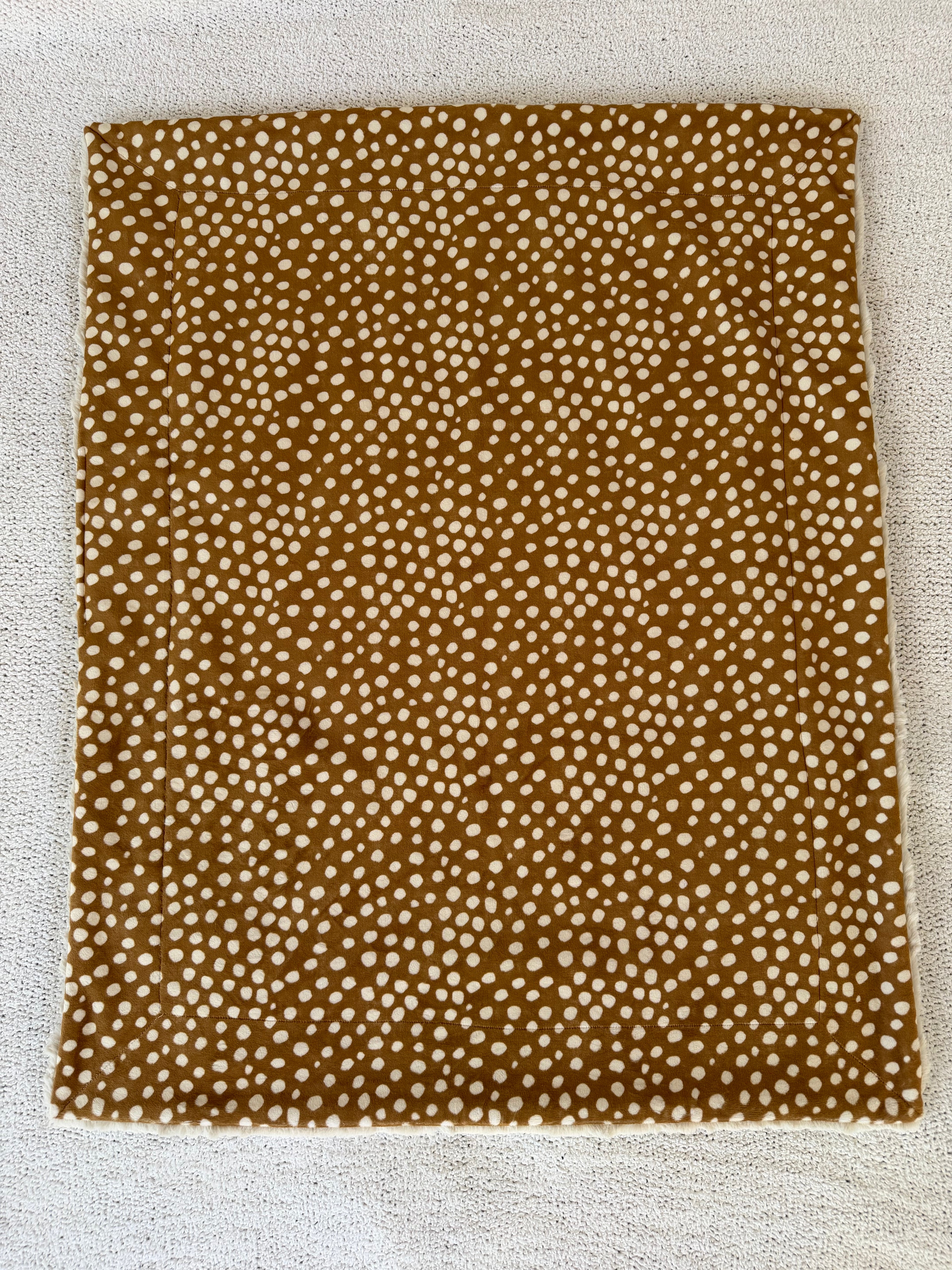 🌵 Prickly Fawn Minky Blanket – Tan