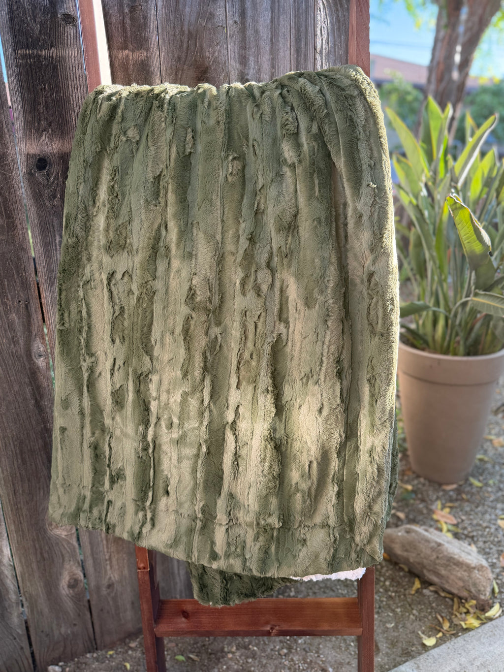 Leave It Better Minky Blanket 🌲🤎 (Adult Size)
