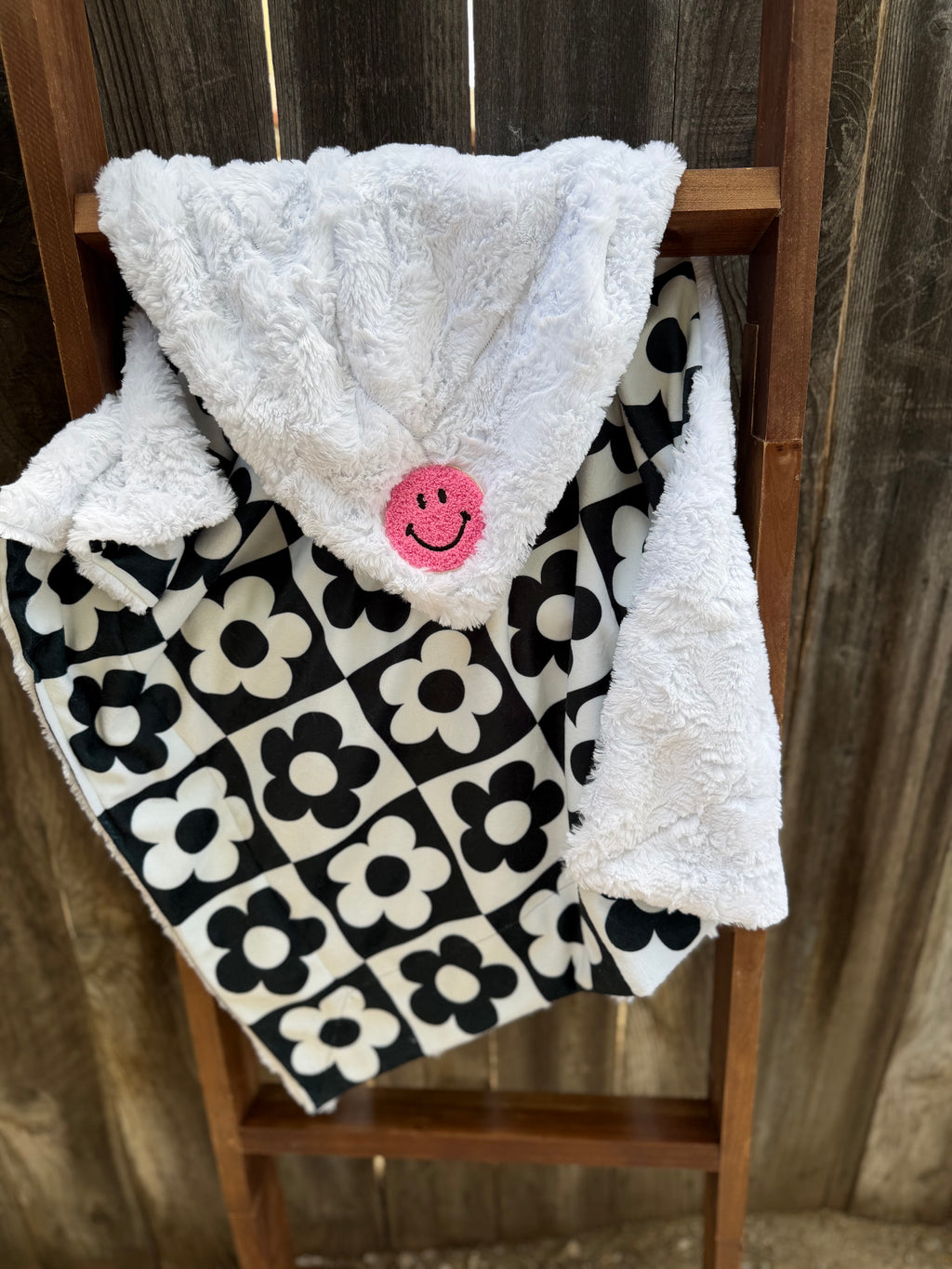 Groovy Daisy Smiles Baby Minky Blanket 🌼🩷